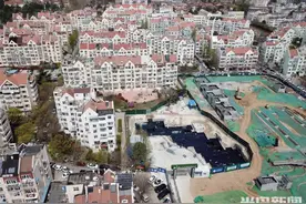 湛山广场大坑旁危楼已开始重建“电梯房”图片