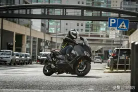 雅马哈TMAX 560 TECH MAX 外媒深度测评图片