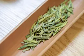中老年人经常喝绿茶，身体会有哪些改变？听听老茶客怎么说图片