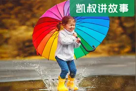 为何小孩子都这么喜欢玩水？答案好暖心，都不忍心拒绝他图片