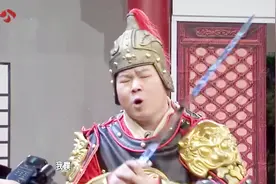 岳云鹏扮演项羽自刎，却被戏精小兵多次抢戏！导演看不下去了！视频封面