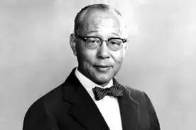 王安悲剧：80年代月赚30亿美元，扼杀微软，失败后隐藏了什么图片