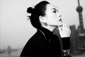 撒贝宁重回《今日说法》，他究竟是怎么让汪峰捡了便宜的？气人图片