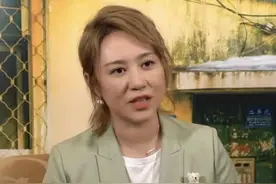 马丽生完孩子老好多！穿白衬衫配高腰裙变淑女，孕期曾胖到190斤图片