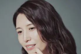罗翔刷屏背后，这个女人该红出圈了图片
