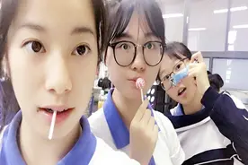 在初中班里，碰到这三种“绝版”同桌，请立刻找老师，更换座位图片