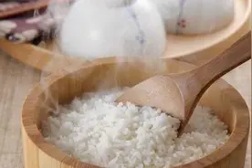 买大米时，包装袋上有这几行字，都是顶级好米，好吃到停不下来图片