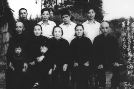 毛泽东表侄贺凤生上北京告状，主席许他两个特权，亲自送出新华门图片