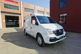 「新车首发」V80中控终于改款，卫航V500无中门款首发图片