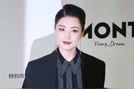 53岁周涛造型大颠覆，掀刘海梳大背头当女王，风头盖过前同事杨澜图片