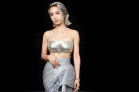 蔡依林真是啥都敢穿，亮片抹胸配“高胃裙”，腿长完全不输超模图片