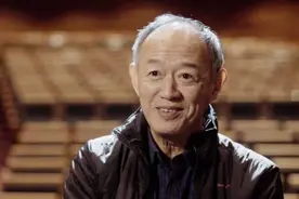 金士杰：老婆是比自己小25岁的女学生，69岁还拼命拍戏赚奶粉钱图片
