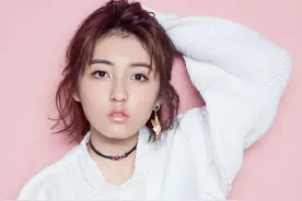 张子枫与大学室友合照被艳压写真照很惊艳，或许这就是骨相美吧？图片