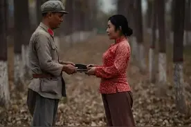 女护士隐姓埋名11年，解放后中组部调到中央工作，毛主席亲自接见图片