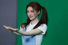 想要穿出少女感初恋感？百褶裙一穿上，谁还不是个小仙女图片