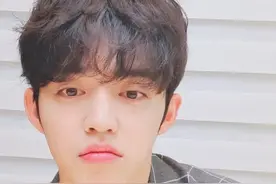 Seventeen队长S.COUPS崔胜澈 通过Vlive直播宣布将重启活动图片
