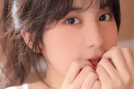 「搞笑GIF」东北火车上的厕所，这该怎么办？图片