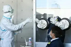 韩日媒体：日本大量确诊患者无法入院，有医护轮流穿同一件防护服图片