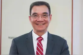 1979年，台军连长泅渡大陆，后成世行副行长，父亲去世隔空祭拜图片