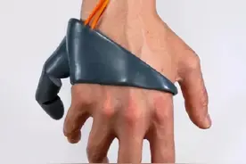 超灵活的3D打印第六指，这才是真正的六指琴魔啊图片