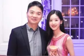 刘强东年轻时的照片，真叫人心酸，网友：这才是真正的白手起家图片