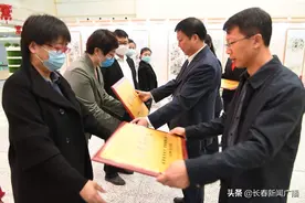 吉林省图书馆举办敬老文献捐赠活动图片
