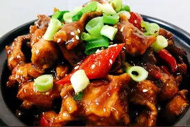 特好吃的红烧鸡块，跟饭店大厨学来的做法，色泽红亮诱人图片