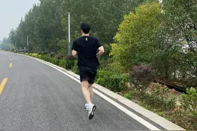 37岁刘翔低调晨跑，2次退赛让他人气名声消散，两段婚姻无儿无女图片
