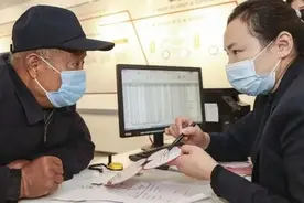 国办发文，进一步减轻困难群众重特大疾病医疗费用负担！图片