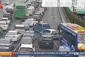 的哥主路交汇处停车堵路5分钟 致交通混乱 广州交警：拘留5天图片
