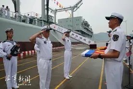 40年战风斗浪！这艘功勋战舰光荣退役图片