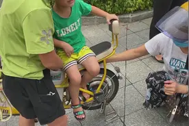 暑假孩子安全事故增多，肇庆一天两个孩子被“夹”图片