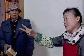 亲情：老人为了要回房子，赶走保姆小娇妻，妻子坚决不离婚图片
