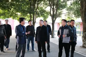 上林：县委书记梁平江率队到巷贤调研禁毒重点整治工作图片