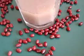 夏季天热西瓜冷饮没少吃，胃受得了吗？自制红豆薏米茶陪你一夏图片