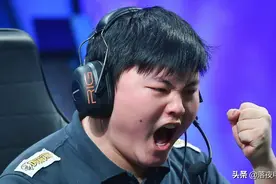 LPL百大经典战役：Uzi薇恩一战封神，虎九万飞机横刀立马图片