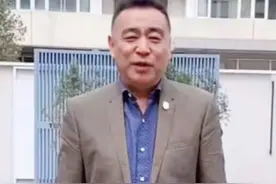 央视国脸张宏民近照曝光，容貌没变精神好，60岁仍未婚未育图片