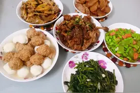国庆跟老婆回娘家，丈母娘做了6道菜，网友：这是没把女婿当外人图片