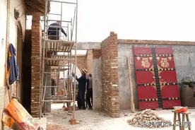 8旬农村奶奶家建优质工程，看看一家人忙成啥样图片