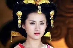 此妃子被打入冷宫，半个月无人送食，太监开门惊呼：你是神仙吗图片