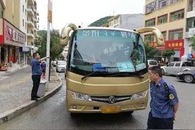 排查客运线路安全隐患，执法人员发现这些问题…图片