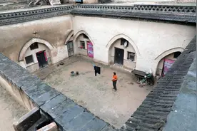 农村遭遇3天大雨，有12孔窑洞的地坑院子完好无损，看咋回事图片