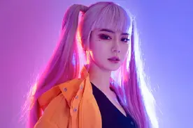 戚薇粉色双马尾化身二次元少女，和李承铉甜蜜合影，又来一波狗粮图片