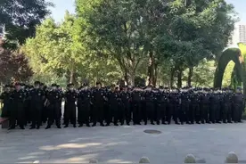 一个个二十多岁的小伙子，沦为拆迁大神图片