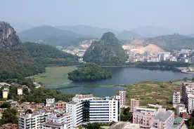 珠江西岸经济带云浮市城市名片，最新社会发展经济GDP运行情况。图片