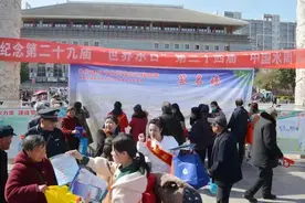 涓涓清流润心田图片
