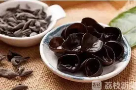 女子吃泡发一天的木耳中毒身亡 江苏疾控提醒：泡发超过24小时不要再食用！图片