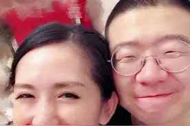晒晒李诞在上海的小家，租回来的房子不心疼，客厅满地都是杂物图片
