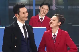 黄晓明春晚演boss讲青岛话，自黑“全都听我的”，贯口太赞了图片