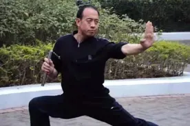 张家口蔚县的这个男人你认识吗？53秒打断40块钢板图片